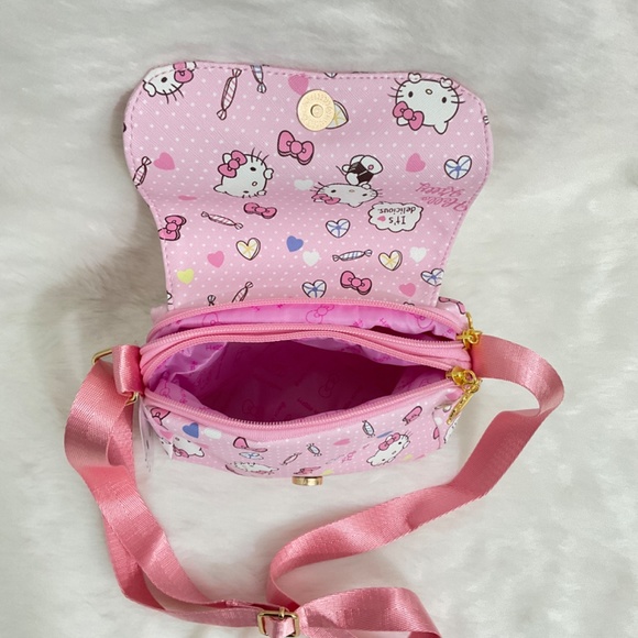 Super Cute Hello Kitty with Snack Cart Hand/Shoulder/Body Bag with Double Zipper - Picture 6 of 7